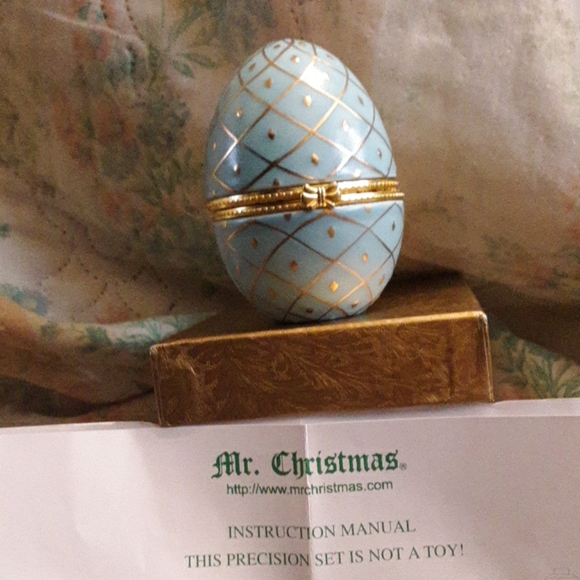 Mr. Christmas Music Box - Egg